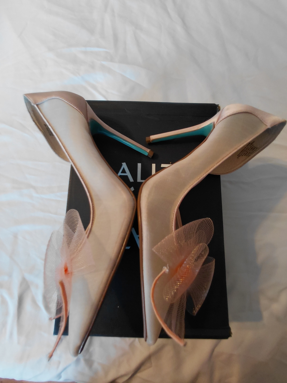 Betsey Johnson Blush Pink Pointed Toe Heels with Tulle Bow - Picture 3 of 4